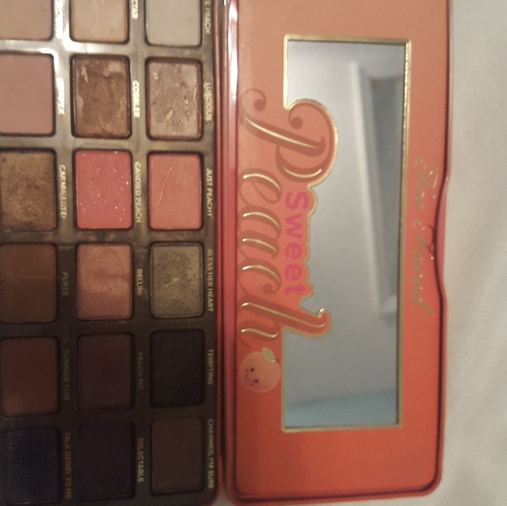 Two Faced Sweet Peach eye shadow palette